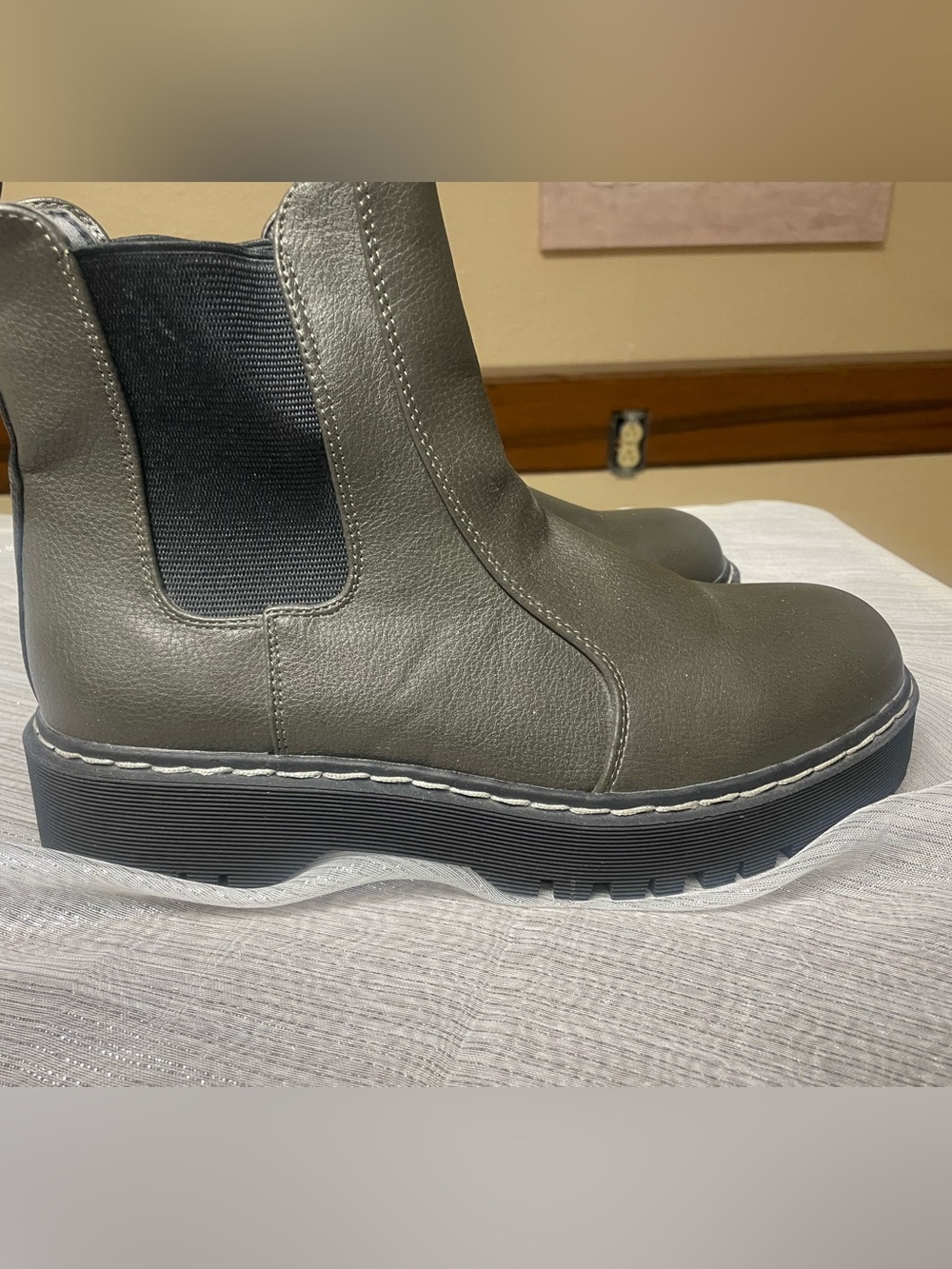 Sincerely Jules Olive Green Leather Chukka Boots
